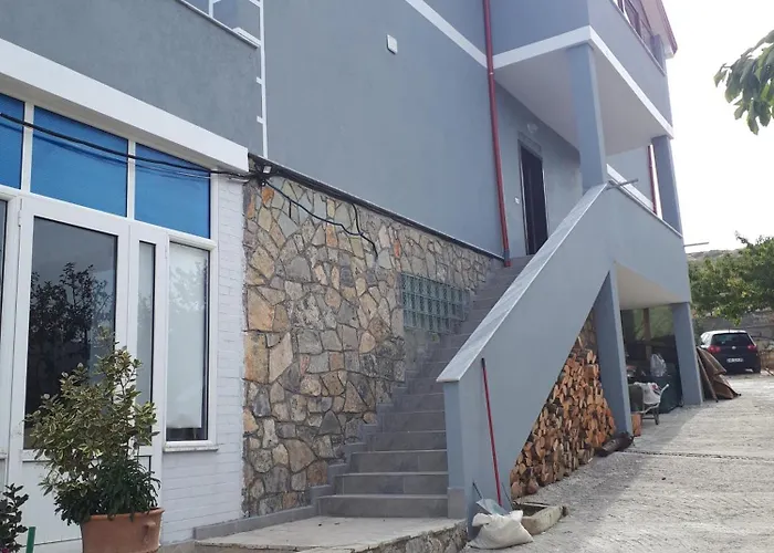 Topalli Πανσιόν *